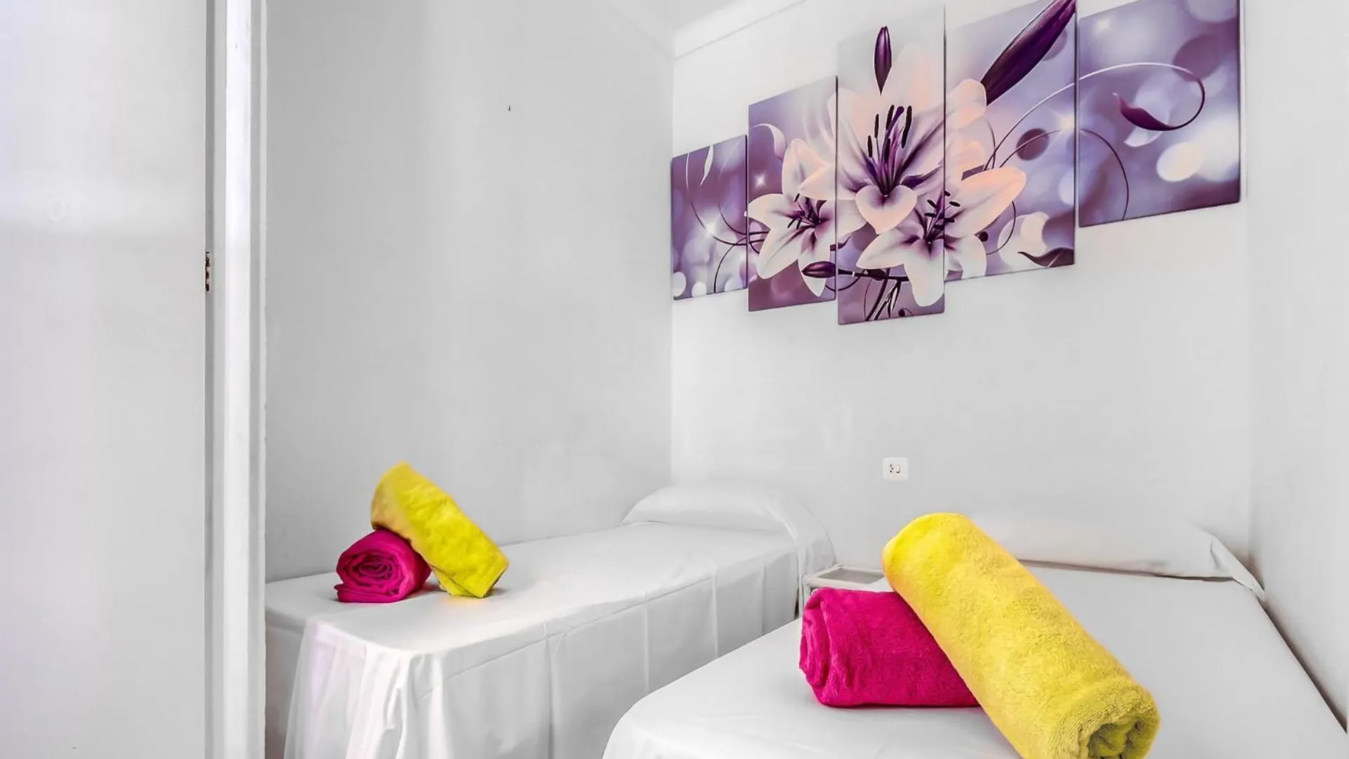 Apartment With View Montjoi