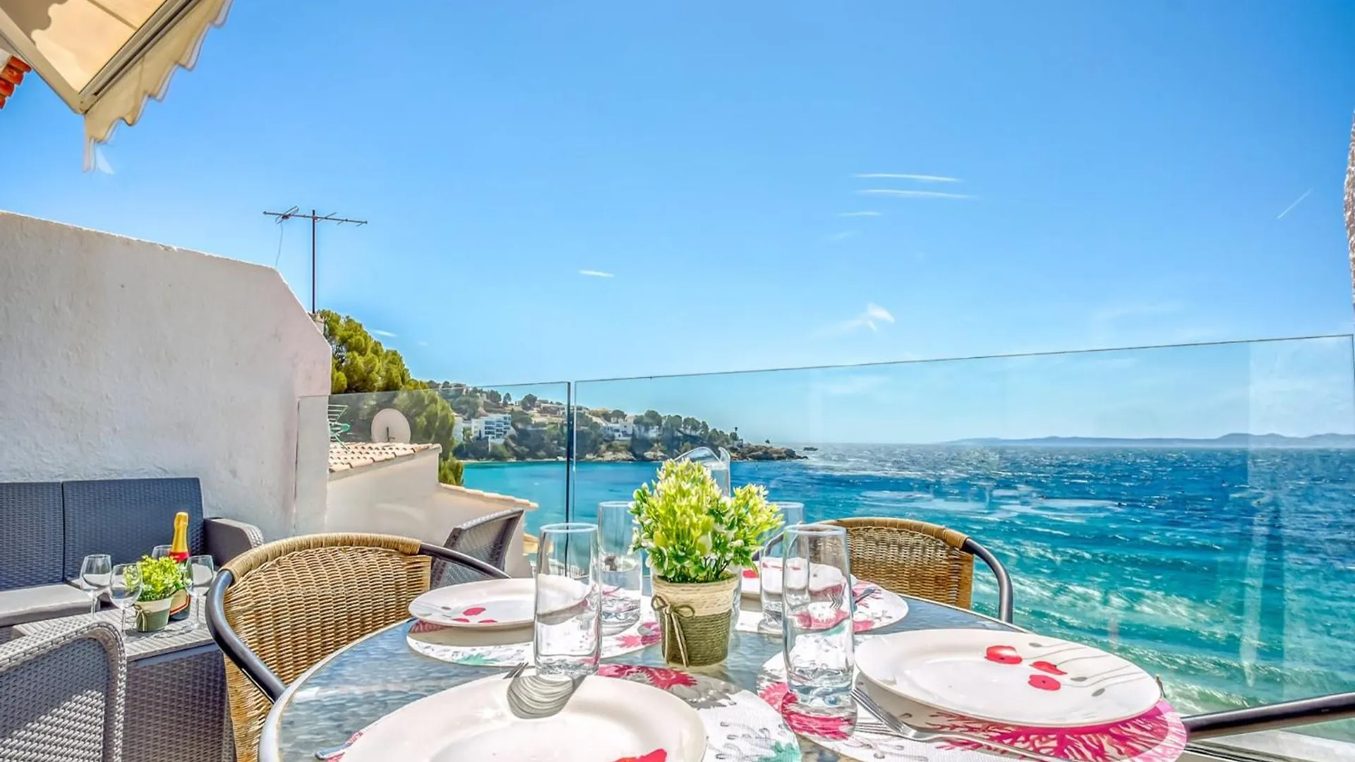 Apartment With View Montjoi